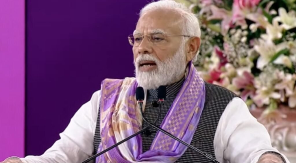 प्रधानमंत्री नरेंद्र मोदी की निजी वेबसाइट का ट्विटर एकाउंट हैकर्स ने हैक कर लिया है। हैकर ने पीएम मोदी के ट्विटर एकाउंट के हैक होने की जानकारी ट्वीट कर दी है।