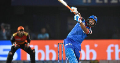 IPL 2020,CSK vs SRH : हैदराबाद टीम के युवा बल्लेबाज प्रियम गर्ग की शानदार बल्लेबाजी और राशिद खान की धमाकेदार गेंदबाजी के दम पर SRH ने धोनी की CSK को 7 रन से हरा दिया।