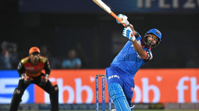 IPL 2020,CSK vs SRH : हैदराबाद टीम के युवा बल्लेबाज प्रियम गर्ग की शानदार बल्लेबाजी और राशिद खान की धमाकेदार गेंदबाजी के दम पर SRH ने धोनी की CSK को 7 रन से हरा दिया।