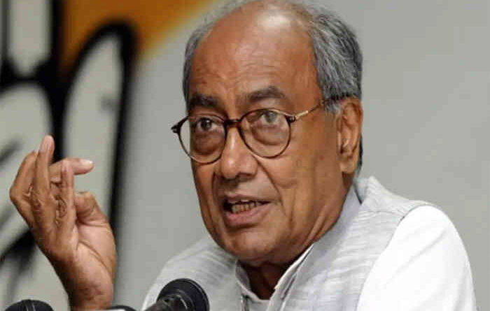 मध्य प्रदेश के पूर्व मुख्यमंत्री दिग्विजय सिंह ने ट्विटर पर एक वीडियो साझा करते हुए पीएम नरेंद्र मोदी पर निशाना साधा है। वीडियो का शीर्षक है ,'ये मोदी नहीं मदारी है