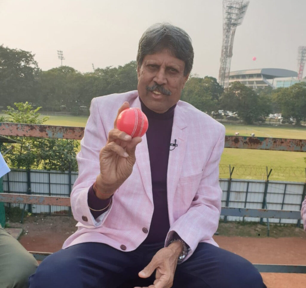 महान भारतीय क्रिकेटर कपिल देव को दिल का दौरा पड़ा है। नई दिल्ली के फोर्टिस एस्कॉर्ट्स हार्ट इंस्टीट्यूट में उनकी एंजियोप्लास्टी की जा रही है।