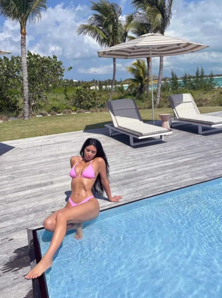 Kim Kardashian hot bikini video in swimming pool