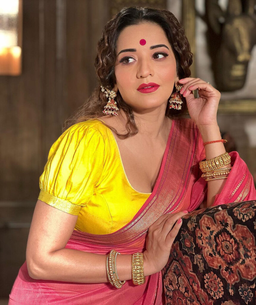 Monalisa Funny: मोनालिसा का वीडियो देखकर अपनी हंसी नहीं रोक पाएंगे