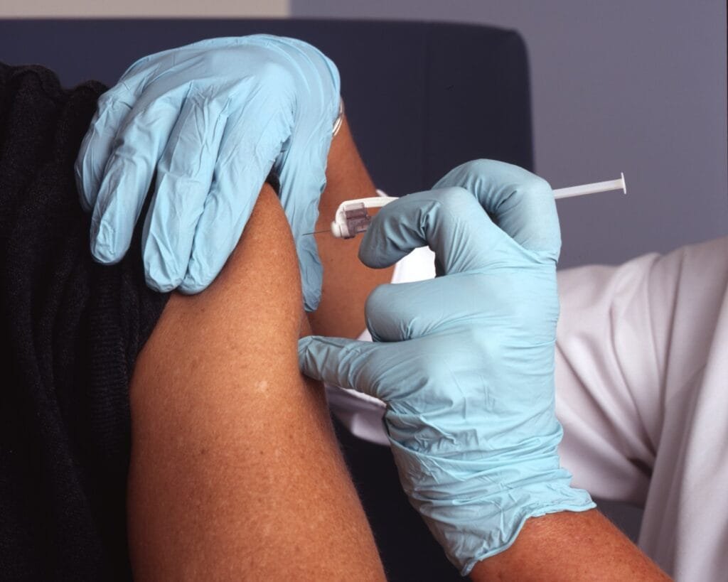 स्वास्थ्य एवं परिवार कल्याण मंत्रालय भारत सरकार की ताजा रिपोर्ट के अनुसार देश भर में कोविड 19 कुल मामले बढ़कर 92 लाख के करीब हो गए हैं । देश में पिछले 24 घंटे में 37975 नए कोरोना संक्रमण के मामले सामने आए हैं ।