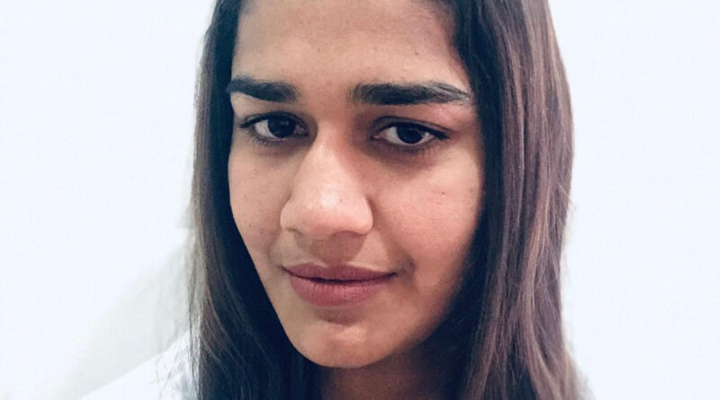 भारतीय महिला पहलवान बबीता फोगाट जल्द ही बच्चे को जन्म देने वाली है । बबीता फोगाट ने अपने फैंस को ये खुशखबरी सोशल मीडिया प्लेटफार्म फेसबुक,ट्विटर और इंस्टाग्राम पर बेबी बंप की फोटो शेयर कर दी है ।