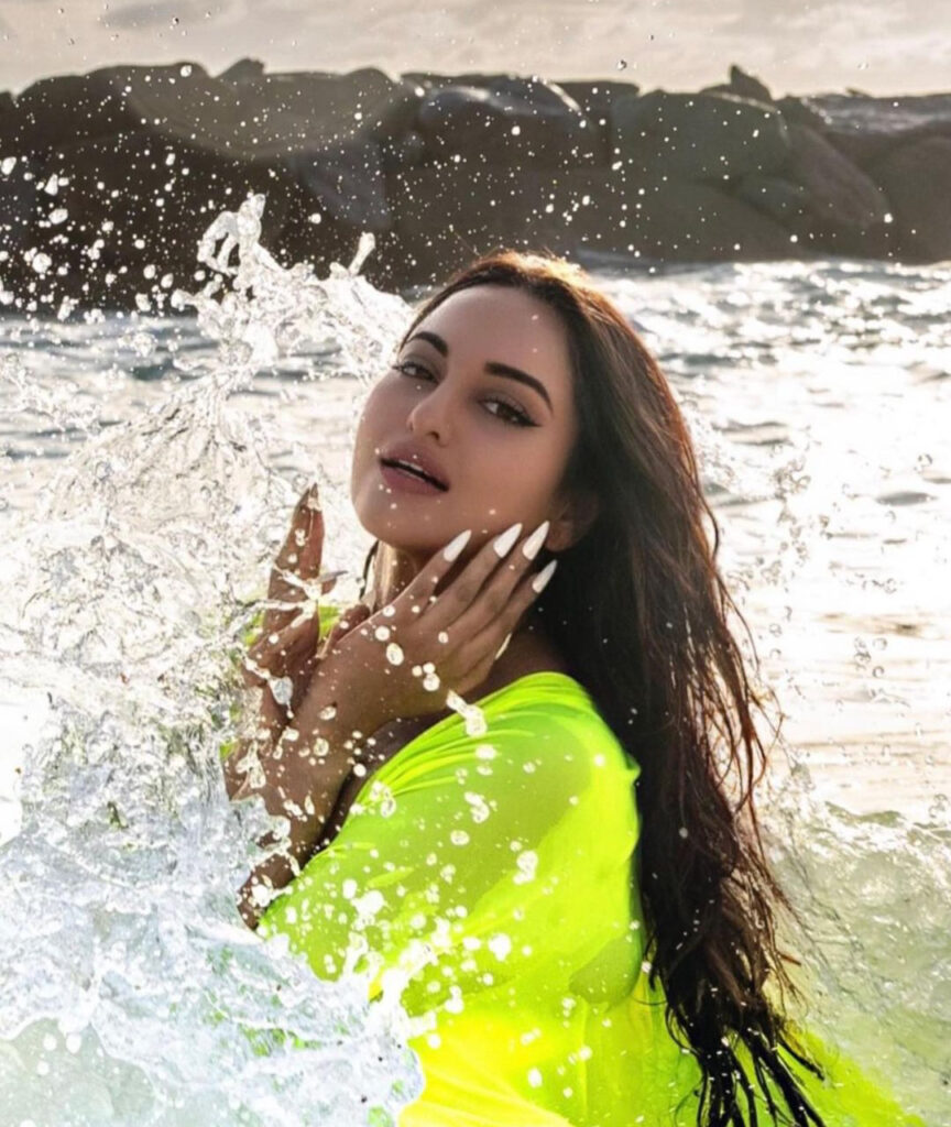 Bikini Pictures: सोनाक्षी सिन्हा की बिकनी तस्वीरें खूब हो रही हैं वायरल