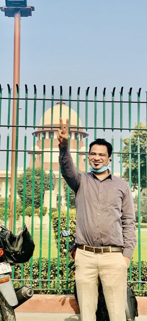 बीआरडी मेडिकल कॉलेज के पूर्व डॉक्टर कफील खान ने ट्विटर वीडियो जारी करते हुए देश की न्याय प्रणाली में पूरी आस्था जताई है। उन्होंने सीएम योगी आदित्यनाथ पर भी टिप्पणी की है।