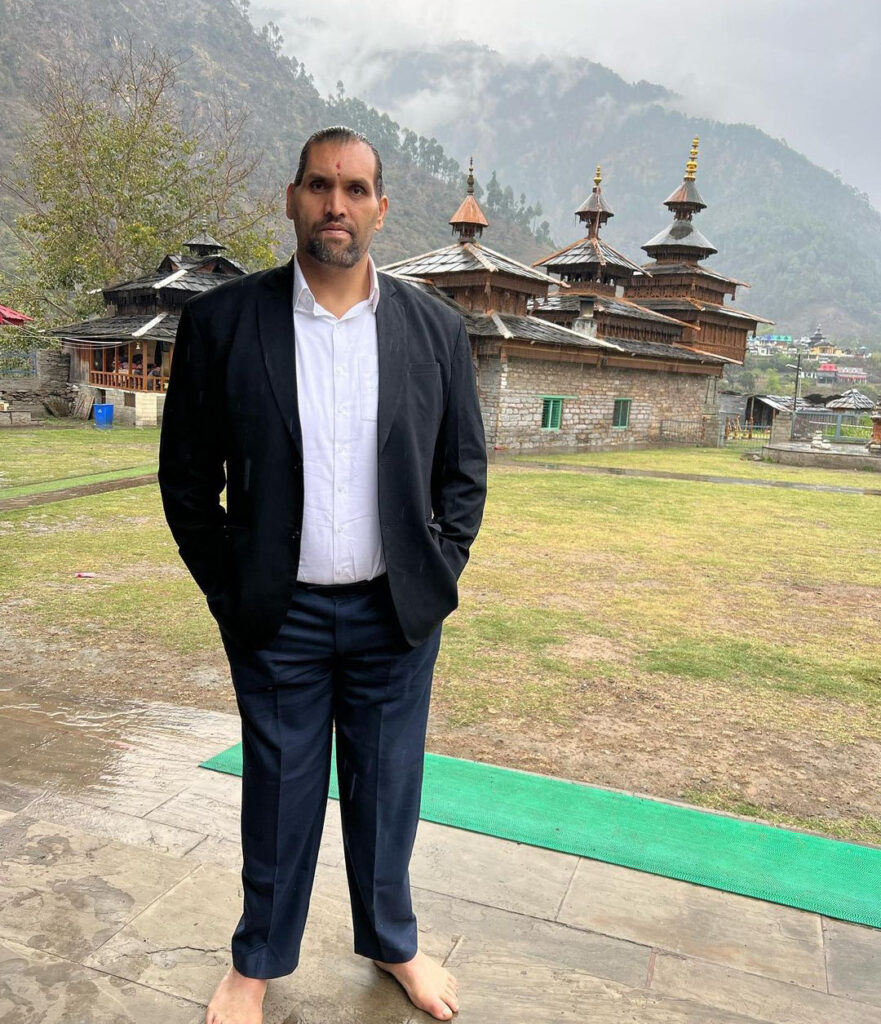 पूर्व WWE पहलवान दलीप सिंह राणा उर्फ़ द ग्रेट खली मंगलवार के दिन किसानों साथ और केंद्र सरकार के खिलाफ विरोध प्रदर्शन में शामिल हुए।