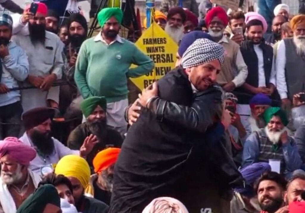 केंद्र सरकार द्वारा पिछले महींने पारित किए गए कृषि कानून के खिलाफ मंगवार के दिन भारत बंद का आह्वान किया हुआ है। पंजाबी गायक गुरदास मान ने किसानों का समर्थन करते हुए एक ट्वीट किया।