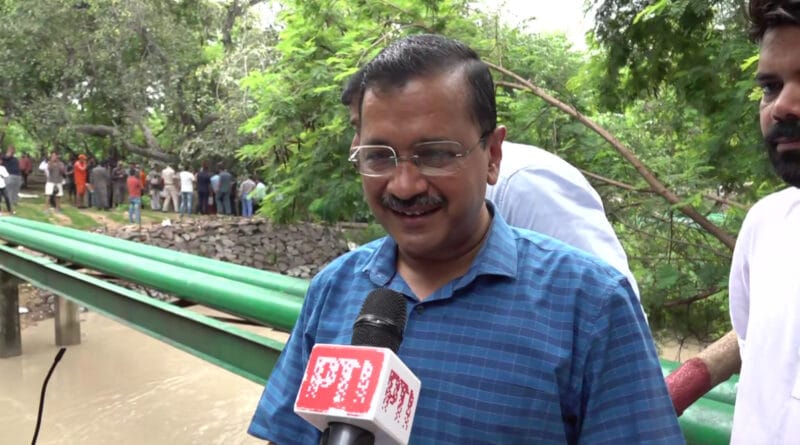 देश भर में चल रहे किसान आंदोलन के बीच दिल्ली के मुख्यमंत्री अरविंद केजरीवाल ने बड़ी घोषणा की है।सीएम केजरीवाल ने एक वीडियो जारी करते हुए,यूपी विधान सभा चुनाव 2022 लड़ने की घोषणा की है।