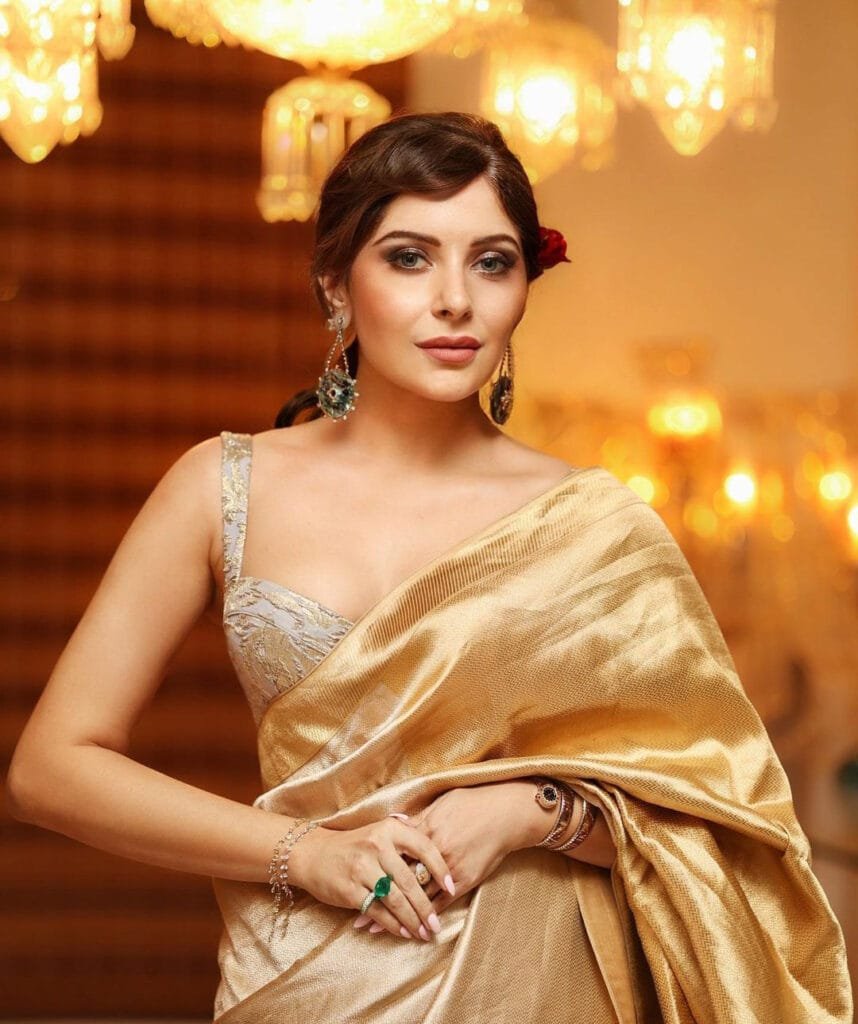 चिट्टियां कलाइयां सिंगर कनिका कपूर का नवीनतम गाना जुगनी 2.0 रिलीज हो गया है। जुगनी 2.0 गाना ज़ी म्यूजिक कंपनी के यूट्यूब चैनल पर रिलीज हुआ है।