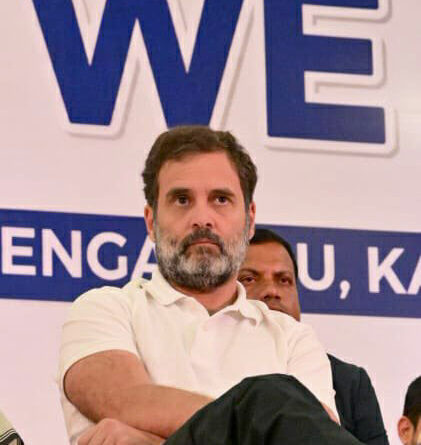 डीजल पेट्रोल की बढ़ती कीमतों को लेकर कांग्रेस नेता राहुल गांधी ने प्रधानमंत्री नरेंद्र मोदी पर निशाना साधा। कहा-हम सच का आइना दिखाते हैं।
