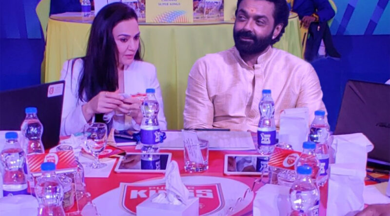 आई पी एल 2021 के खिलाड़ियों की नीलामी गुरुवार के दिन खत्म हो चुकी है। आईपीएल 2021 की नीलामी में सबसे महंगे खिलाड़ी क्रिस मॉरिस रहे। क्रिस मॉरिस को राजस्थान रॉयल्स ने 16.25 करोड़ रुपए में खरीदा है।