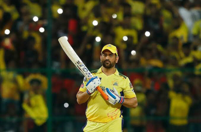MS Dhoni ने पत्नी साक्षी संग दोस्त की शादी में किया डांस