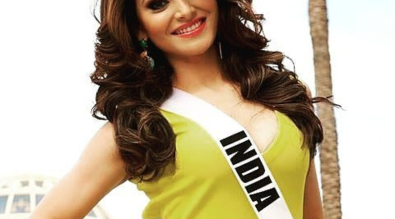 Urvashi Rautela Rain: उर्वशी ने रेड साड़ी पहनकर बारिश में किया डांस