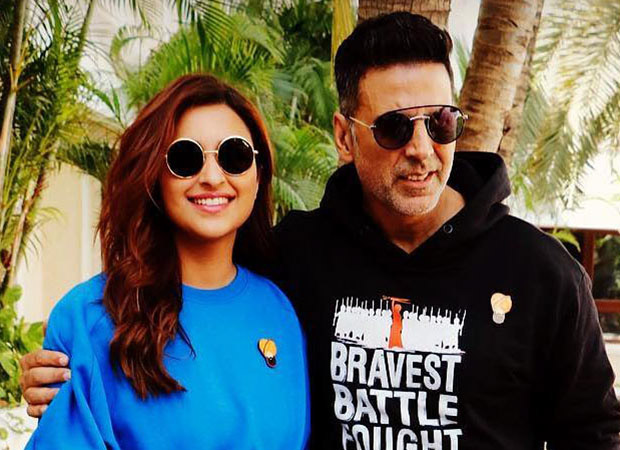 अक्षय कुमार और परिणीति चोपड़ा ने ‘द ग्रेट इंडियन लाफ्टर चैलेंज’ शो के मंच पर ‘तू चीज बड़ी है मस्त ‘गाने पर किया ऐसा डांस लौट पोट हुए सितारे