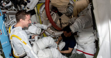 Astronauts स्पेस में टॉयलेट कैसे जाते हैं ?