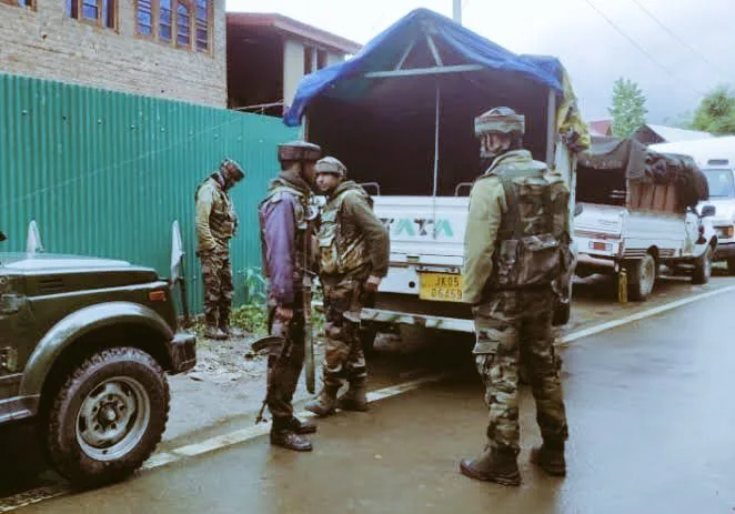 Shopian में सुरक्षाबलों ने LeT के 3 आतंकवादियों को किया ढेर