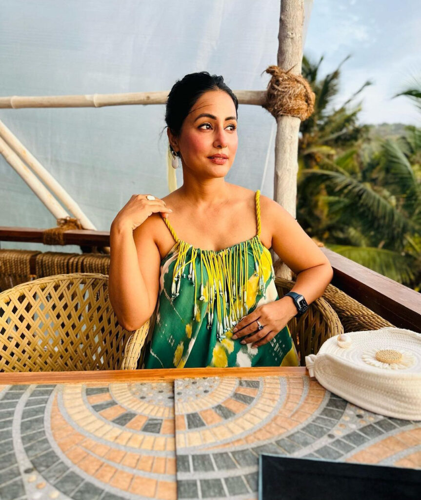 Hina Khan: दुल्हन की तरह लहंगे में निकली हिना खान, वीडियो