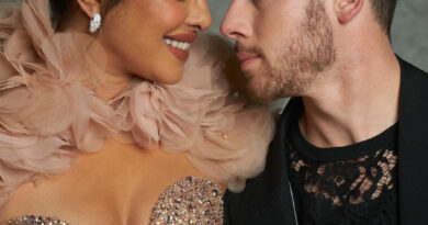 Priyanka Chopra ने ससुराल में मनाई होली,सास-ससुर पर डाला रंग