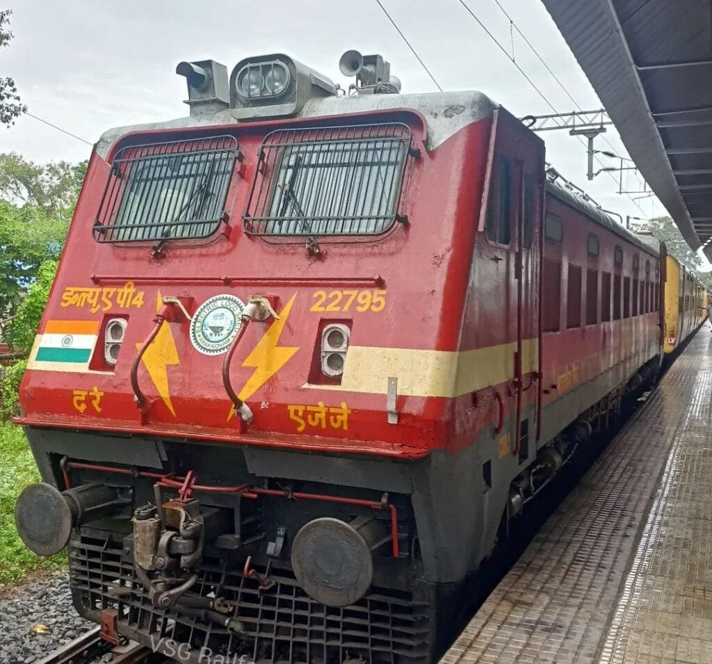 वेस्टर्न सेंट्रल रेलवे में अप्रेंटिस के पदों पर भर्तियां निकली है। आवेदन प्रक्रिया 23 मार्च 2021 से शुरू हुई थी। इस वैकेंसी के तहत कुल 680 पदों पर भर्तियां की जाएंगी।