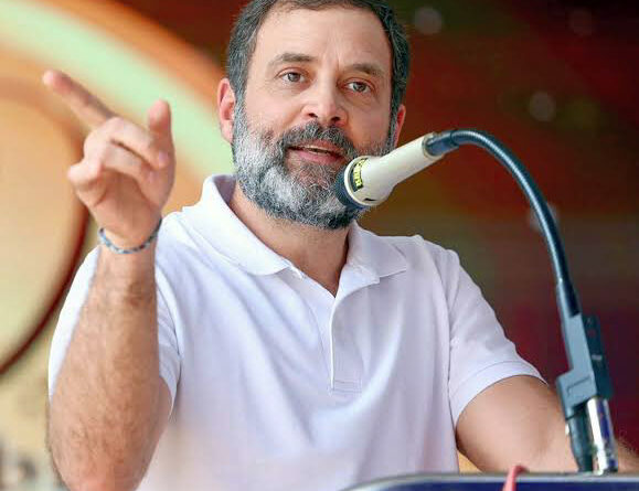 कांग्रेस पार्टी नेता राहुल गांधी ने एक ट्वीट कर चुनाव आयोग पर निशाना साधा है। राहुल गांधी ने यह ट्वीट असम के स्वास्थ्य मंत्री हेमंत बिस्वा सरमा को ईवीएम मामले में राहत देने के बाद किया।