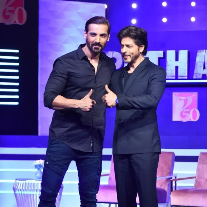 करण जोहर के धर्मा प्रोडक्शन में बन रही फिल्म 'दोस्ताना 2' से मुख्य अभिनेता कार्तिक आर्यन को फ़िल्म से बाहर कर दिया गया है । धर्मा प्रोडक्शन ने यह जानकारी सोशल मीडिय पर एक पोस्ट के जरिये दी है ।