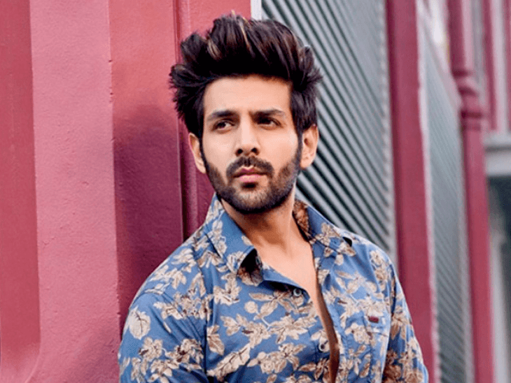 बहुप्रतीक्षित फिल्म 'दोस्ताना 2 ' से कार्तिक आर्यन को निकाले जाने के बाद करण जोहर नए एक्टर के तलाश में थे। लेकिन अब लगता है की उनकी तलाश पूरी हो चुकी है । खबरों के माने तो उन्होंने 'दोस्ताना 2' में लीड एक्टर के लिए अक्षय कुमार को अप्रोच किया है ।