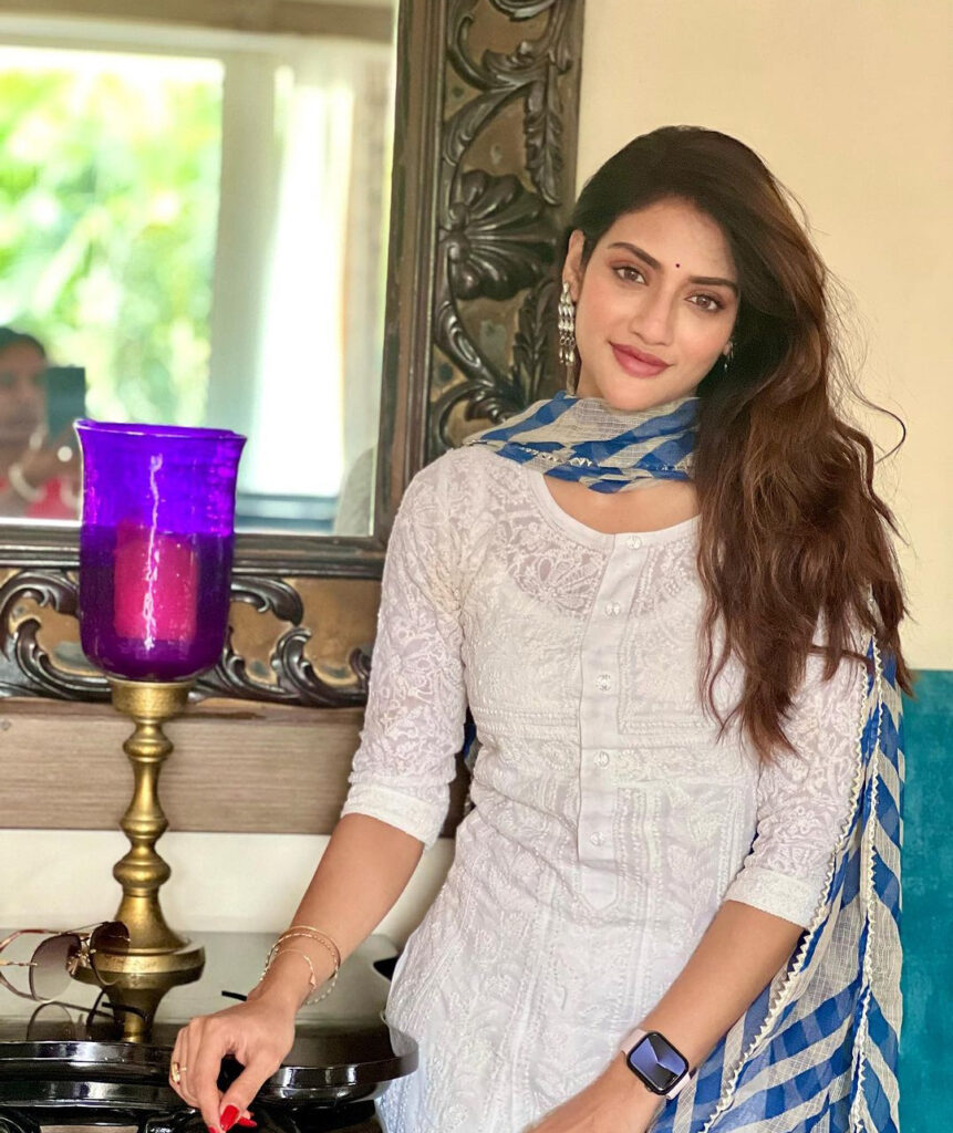 पश्चिम बंगाल में ममता बनर्जी के नेतृत्व वाली तृणमूल कांग्रेस पार्टी ने भारतीय जनता पार्टी को कड़ी शिकस्त देते हुए शानदार जीत दर्ज की है। जिस पर सांसद नुसरत जहां ने ममता दीदी को बधाई दी है।