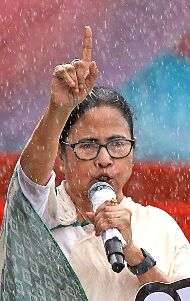  आम आदमी पार्टी ने पश्चिम बंगाल में टीएमसी के शानदार प्रदर्शन कर वापिसी होने पर उसकी मुखिया ममता बनर्जी सहित तमाम पार्टी नेताअेां व कार्यकार्ताओं को बधाई दी है।