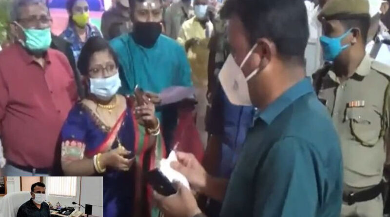 अगरतला के एक शादी समारोह में कोरोना प्रोटोकॉल का उल्लंघन करने करने वालों के खिलाफ सख्त कार्रवाई करने वाले डीएम शैलेश यादव का ट्रांसफर कर दिया गया है । राज्य सरकार ने डीएम को निलंबित किया था ।