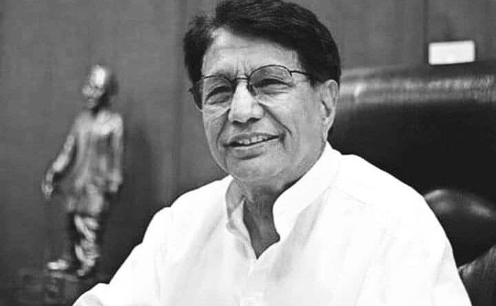 पूर्व केंद्रीय मंत्री और राष्ट्रीय जनता दल के चीफ चौधरी अजित सिंह का कोरोना वायरस संक्रमण के कर निधन हो गया है। इस बात की जानकारी उनके परिवार ने दी है ।