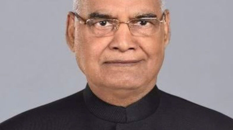 आज भारत में शुक्रवार के दिन ईद उल फितर का त्यौहार बड़ी धूमधाम से मनाया जा रहा है। कोरोनावायरस प्रोटोकॉल का पालन करते हुए लोग अपने घरों पर ही ज्यादातर ईद मना रहे हैं। ईद के इस अवसर पर राष्ट्रपति रामनाथ कोविंद प्रधानमंत्री नरेंद्र मोदी सहित देश के कई प्रमुख नेताओं मुख्यमंत्रियों और सेलिब्रिटीज ने लोगों को बधाई दी है।