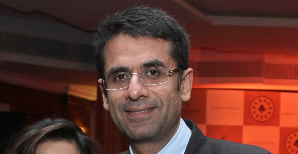 कोरोनावायरस महामारी काल में ऑक्सीजन कंसंट्रेटर की जमाखोरी व कालाबाजारी करने के आरोप में कारोबारी नवनीत कालरा को दिल्ली पुलिस ने रविवार को गिरफ्तार कर लिया है।