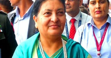 नेपाल में जारी राजनीतिक संकट जारी है । राजनीतिक संकट ने एक नया मोड़ ले लिया है, राष्ट्रपति विद्या देवी भंडारी ने संसद भंग कर मध्यावधि चुनाव कराने की घोषणा की है।