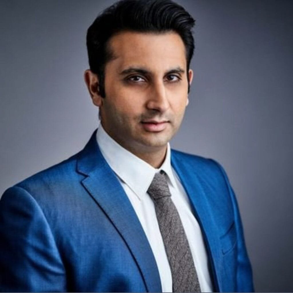 सीरम इंसीट्यूट के CEO अदार पूनावाला के पास पहले से ही Y+सिक्योरिटी है,लेकिन अब बॉम्बे हाई कोर्ट ने पूनावाला को Z + सिक्योरिटी देने वाली याचिका पर फेंसला लेते हुए महाराष्ट्र सरकार से जवाब माँगा है।