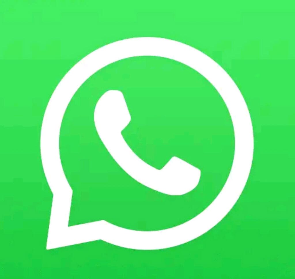 भारत सरकार के नए IT नियमो के खिलाफ WhatsApp ने दिल्ली हाई कोर्ट ने मुकददमा दायर किया है। जिसमे व्हाट्सप्प ने आज से लागु होने वाले नए नियमो पर रोक लगाने की मांग की है। WhatsApp का कहना है कि नए नियमो के लागु होने से यूजर की प्राइवेसी खतरे में पड़ सकती है।