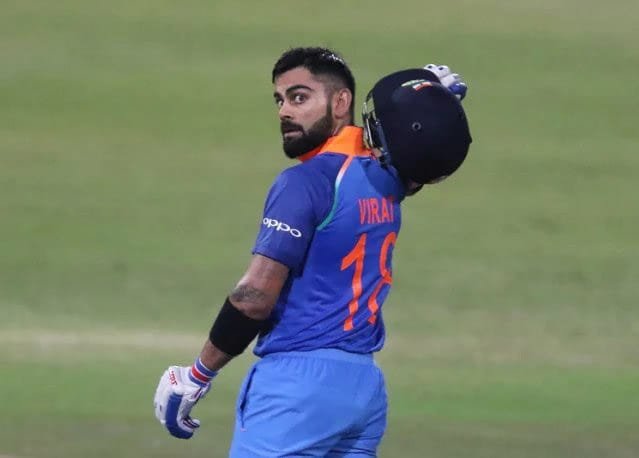 भारतीय टीम के कप्तान विराट कोहली इन दिनों मुंबई में इंग्लैंड रवाना होने से पहले क्वारंटाइन का पीरियड पूरा कर रहे हैं । कोहली की कप्तानी में भारत को 18 से 22 जून तक न्यूजीलैंड के खिलाफ साउथेंप्टन में वर्ल्ड टेस्ट चैंपियनशिप का फाइनल मुकाबला खेलने हैं। विराट कोहली अपनी पत्नी अनुष्का शर्मा और बेटी वामीका भी इंग्लैंड के दौरे पर जाएंगे और वह दोनों भी इस समय आइसोलेशन में है।