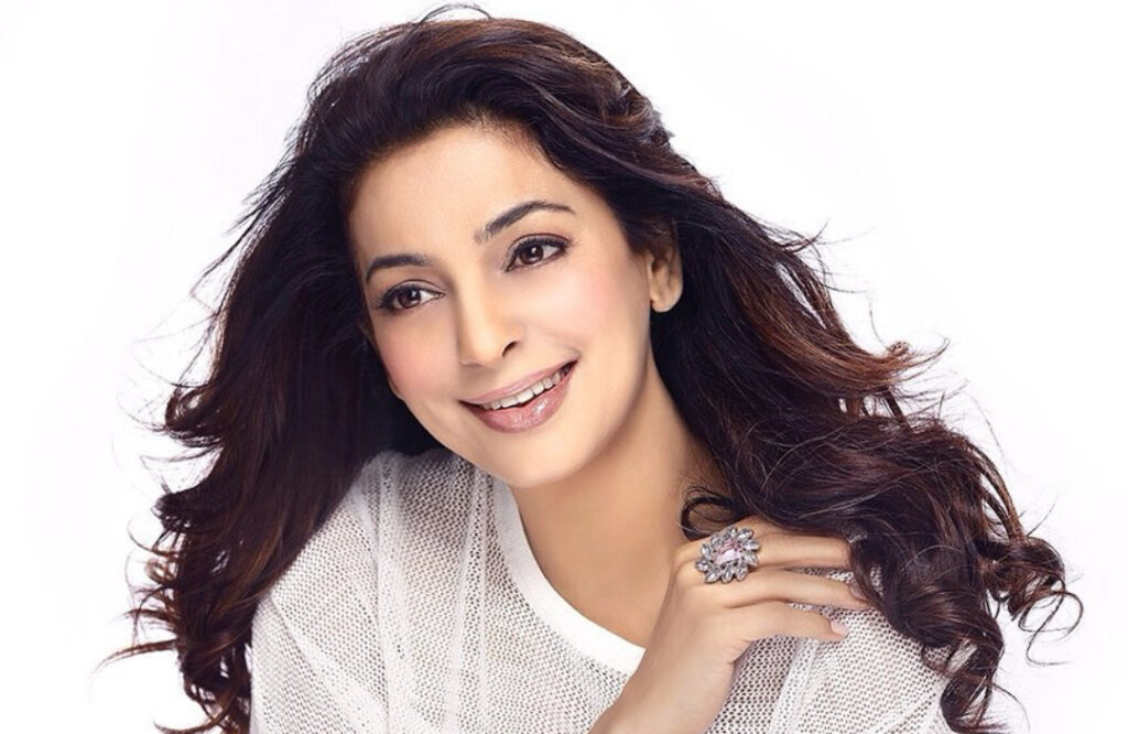 Juhi Chawla ने 5G नेटवर्क लगाने के खिलाफ दाखिल की याचिका