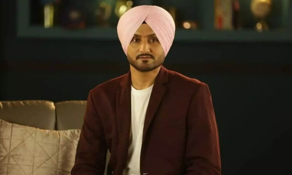 टीम इंडिया के स्पिन गेंदबाज हरभजन सिंह ने कुछ ऐसा कर दिया है जिसकी वजह से वह ट्विटर पर ट्रेंड कर रहे हैं। उन्होंने अपने इंस्टाग्राम स्टोरी में ऑपरेशन ब्लू स्टार की 37 वी वर्षगांठ पर स्वर्ण मंदिर के अंदर मारे गए खालिस्तान कमांडो फोर्स के चीफ जरनैल सिंह भिंडरावाला को श्रद्धांजलि दी।