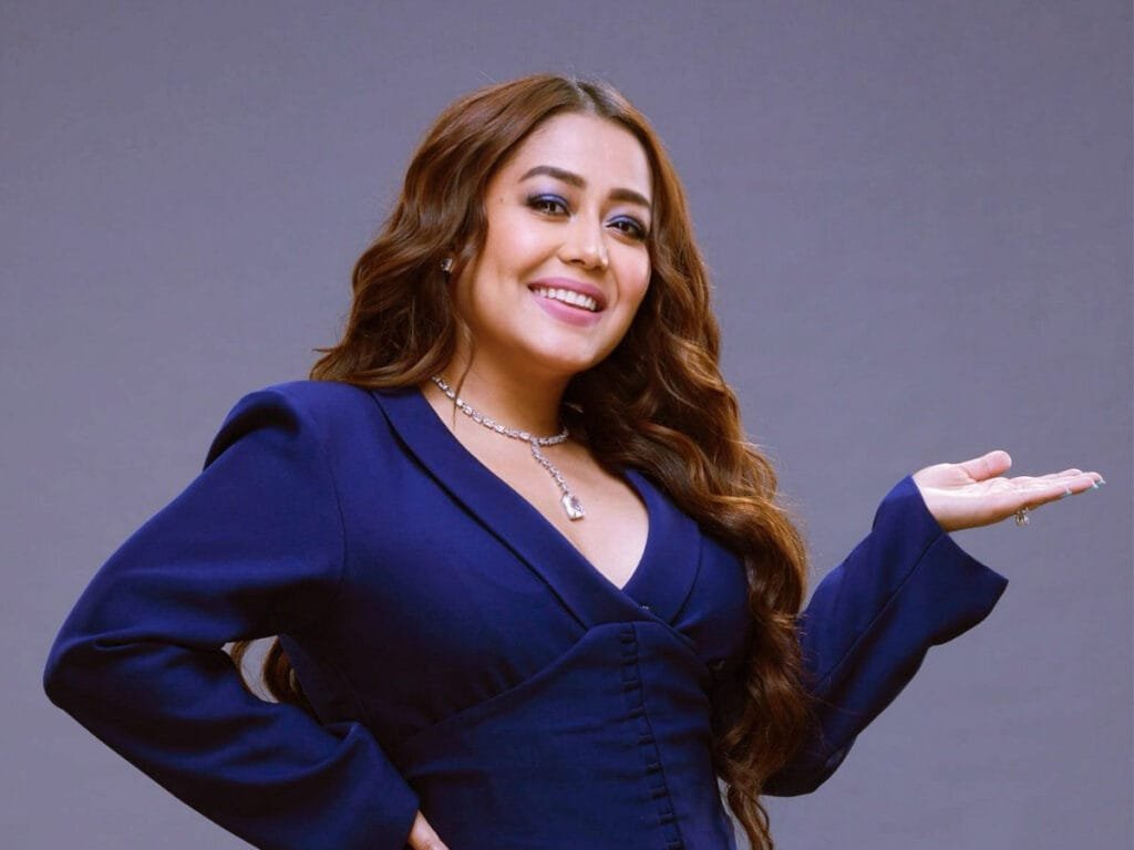 फेमस सिंगर नेहा कक्कड़ अपनी गायकी के लिए तो मशहूर है ही लेकिन उनके पास कितनी संपत्ति है इसके बारे में बहुत कम लोग जानते होंगे। नेहा कक्कड़ ने अपने करियर की शुरुआत बचपन से ही शुरू कर दी थी। छोटी उम्र में ही नेहा कक्कड़ ने माता के जागरण में भजन गाने शुरू किए थे। अब नेहा पंजाबी से लेकर बॉलीवुड तक की फिल्मों के लिए गाने गाती है। समय-समय पर वह अपनी एल्बम भी रिलीज करती रहती है। उनकी कई एल्बम जैसे 'गोवा बीच' और  'धीमे धीमे' काफी फेमस हुई है।
