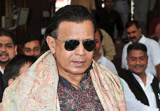 बंगाल विधानसभा चुनाव के दौरान दिए गए विवादित भाषणों के कारण बॉलीवुड अभिनेता मिथुन चक्रवर्ती (Mithun Chakraborty)की मुश्किलें बढ़ती नजर आ रही है। मिथुन चक्रवर्ती के खिलाफ कोलकाता ( Kolkata Police ) के मानिकतला पुलिस थाने में केस दर्ज किया गया था।