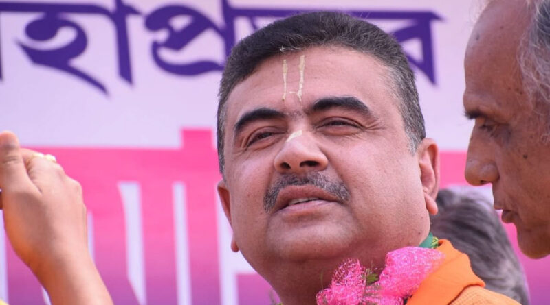 शुभेंदु अधिकारी ने सोमवार के दिन भारतीय जनता पार्टी के विधायकों की अगुवाई में प्रदेश के राज्यपाल जगदीश धनखड़ से मुलाकात की थी। इस बैठक में बीजेपी के 74 में से 24 विधायक मीटिंग में नहीं पहुंचे। जो विधायक बीजेपी की मीटिंग में शामिल नहीं हुए उन्होंने पार्टी की चिंता बढ़ा दी है। ऐसा माना जा रहा है कि यह विधायक घर वापसी के फेर में है और भाजपा इन विधायकों को रोकने में असफल साबित हो रही है।