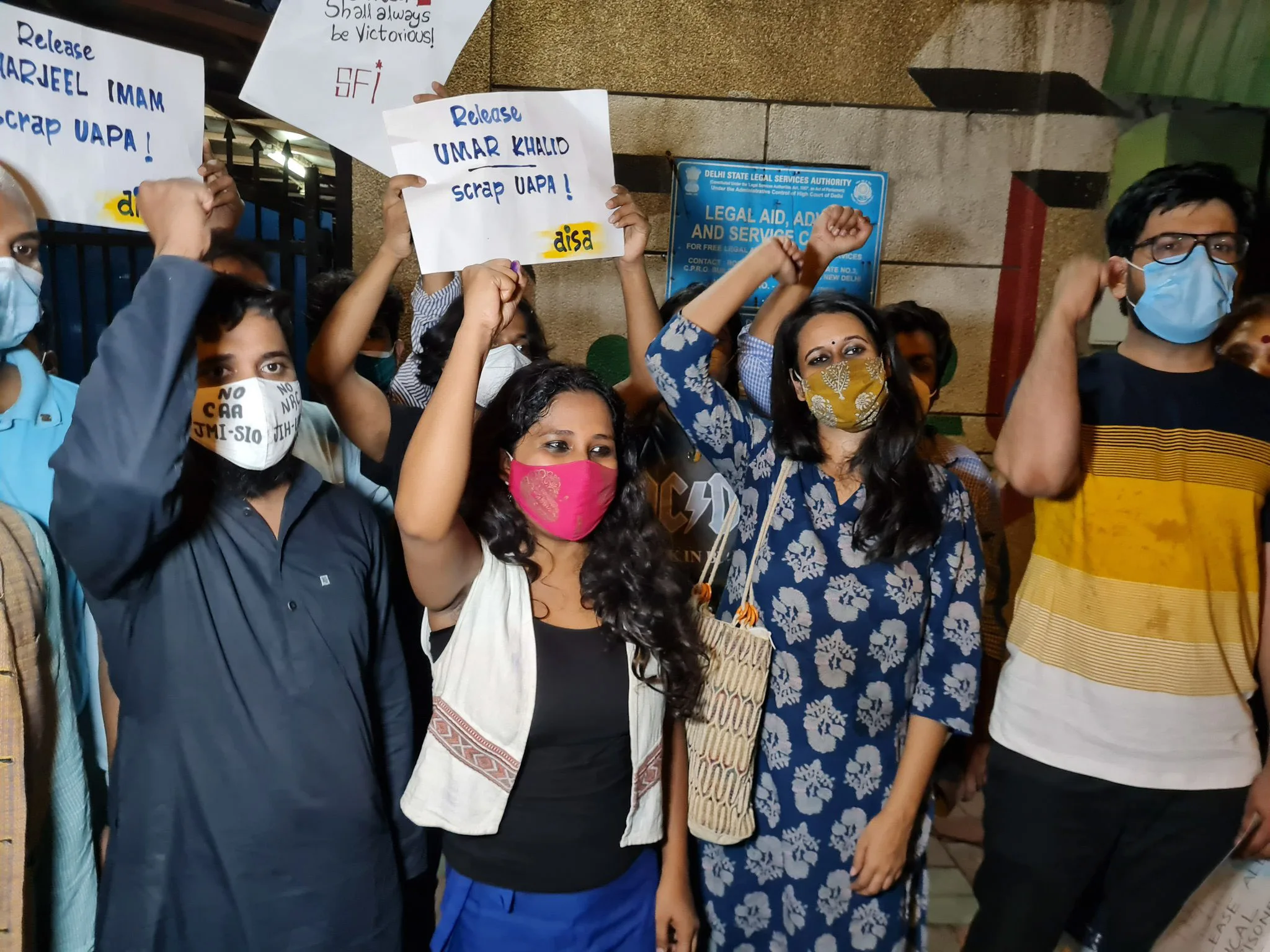 नताशा नरवाल को पिछले साल मई महीने में दिल्ली पुलिस द्वारा गिरफ्तार कर लिया गया था। उन पर आरोप है कि एनआरसी/सीएए के आंदोलन के दौरान गत वर्ष फरवरी महीने में होने वाले दंगों के पीछे की साजिश में वह शामिल थी। आज 15 जून को दिल्ली हाईकोर्ट ने नताशा अग्रवाल सहित 3 को जमानत दे दी है।