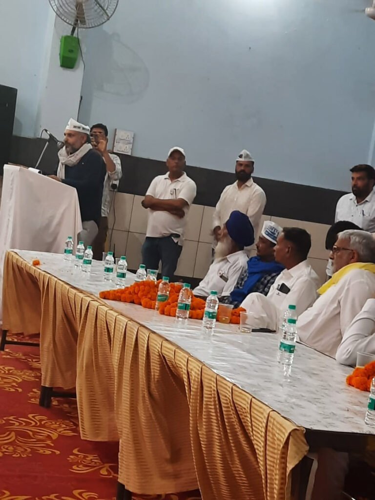 आम आदमी पार्टी की जिला पंचकूला ईकाई की एक अहम बैठक आज यहां उत्तरी हरियाणा जोन के अध्यक्ष बी के कौशिक की अध्यक्षता में हुई। बैठक में जोन के संगठन मंत्री सुखबीर सिंह चहल और सचिव योगेश्वर शर्मा भी विशेष रुप से उपस्थित थे।