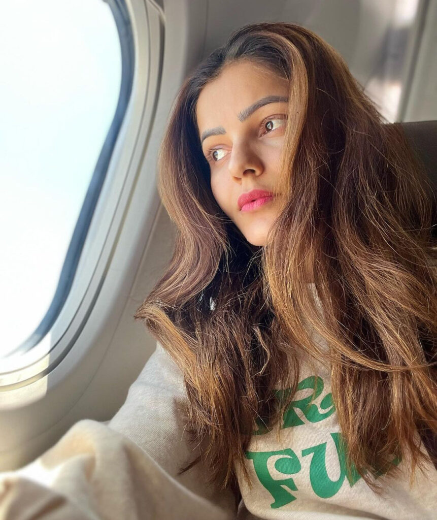 बिग बॉस 14 की विनर रुबीना दिलैक के पति अभिनव शुक्ला इन दिनों खतरों के खिलाड़ी 11 की शूटिंग में व्यस्त हैं। अभिनव शुक्ला केपटाउन में टीवी रियलिटी शो की शूटिंग कर रहे हैं। ऐसे में रुबीना को उनकी बहुत याद आ रही है ।
