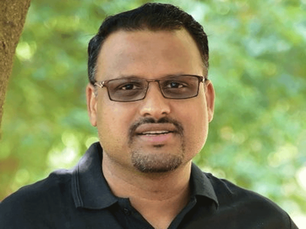 यूपी के गाजियाबाद के लोनी में एक बुजुर्ग की पिटाई के वीडियो के बारे में लोनी ट्विटर समेत कई जानेमाने पत्रकारों और न्यूज़ पोर्टल को नोटिस जारी किया गया है । ट्विटर के एमडी ने व्यक्तिगत तौर पर पेश न होकर वीडियो वीडियो कॉन्फ्रेंसिंग के जरिए पेश होने की पेशकश की है । जिसके जवाब में गाजियाबाद पुलिस ने दोबारा समन भेजा है ।