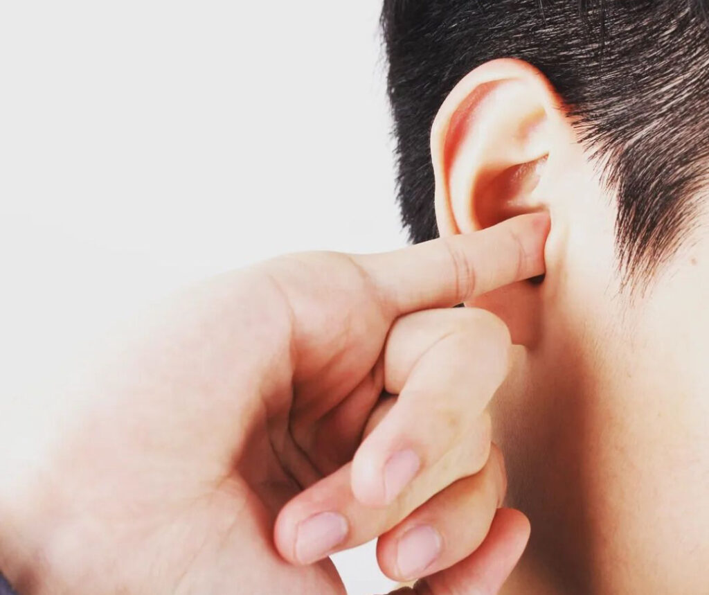 Earwax: जानिए क्या होता है कान का मैल और यह कैसे बनता है