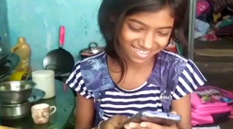 झारखंड के जमशेदपुर की तुलसी कुमारी ने 12 आमों को 1 लाख 20 हजार रूपये में बेचा है । तुलसी से ये आम मुंबई के शख्स ने खरीदे हैं ।