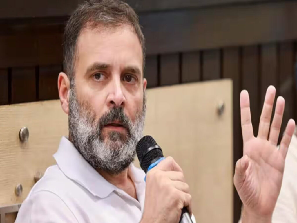 राहुल गांधी ने एक बार फिर वैक्सीन को लेकर केंद्र पर निशाना साधा है। लेकिन इस बार केंद्रीय स्वास्थ्य मंत्री डॉ हर्षवर्धन ने उनको करारा जवाब दिया है।